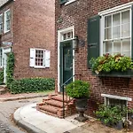 Deluxe Flat In Center City