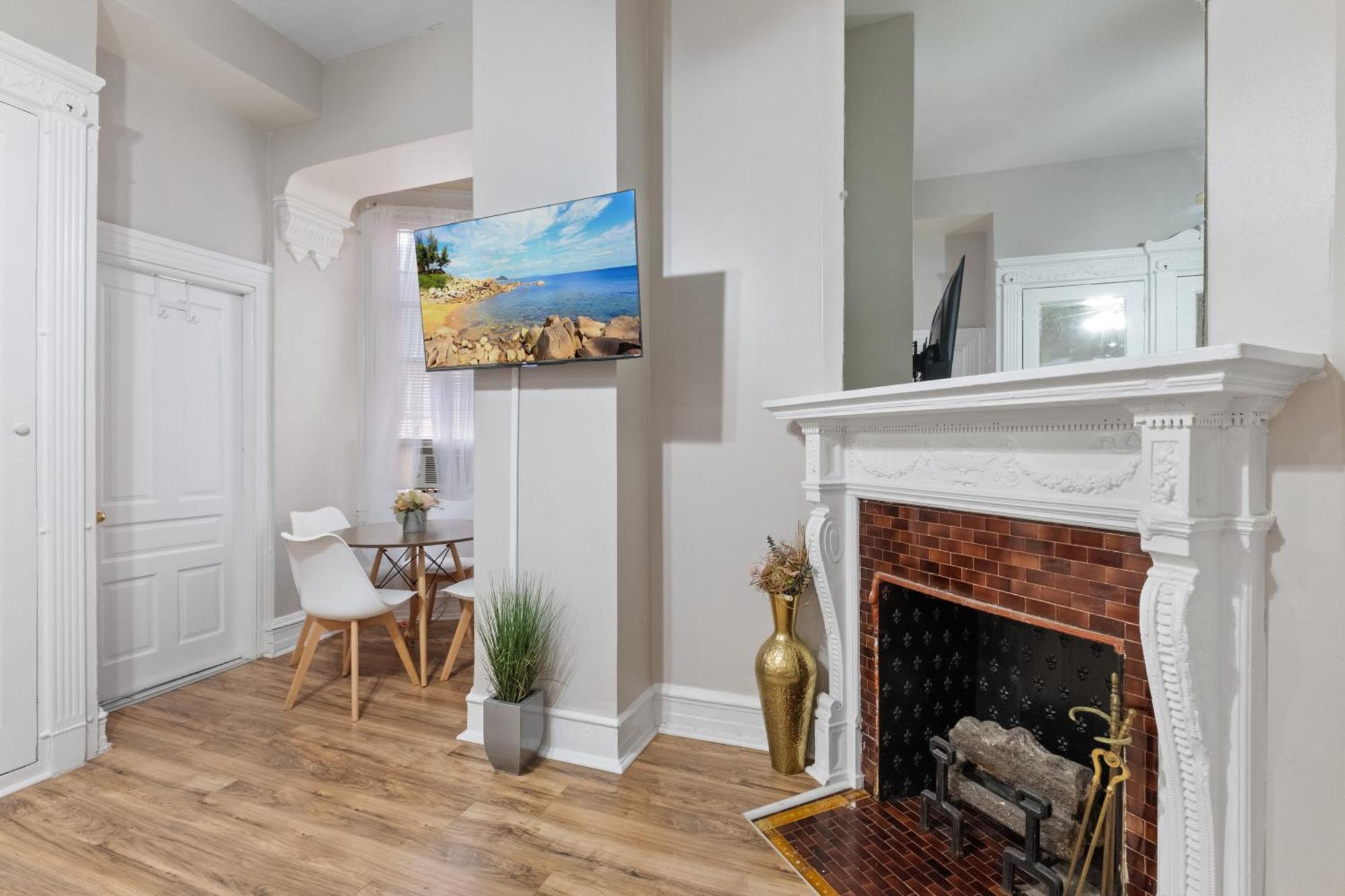 Deluxe Flat In Center Apartment